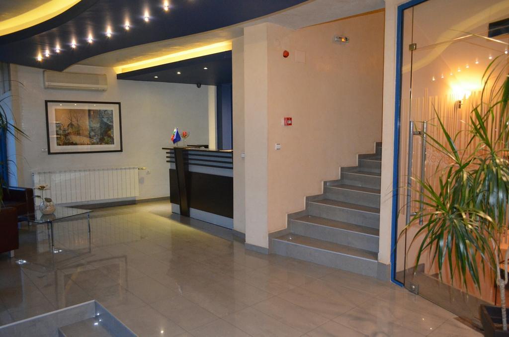 Riverside Family Hotel Yambol Extérieur photo
